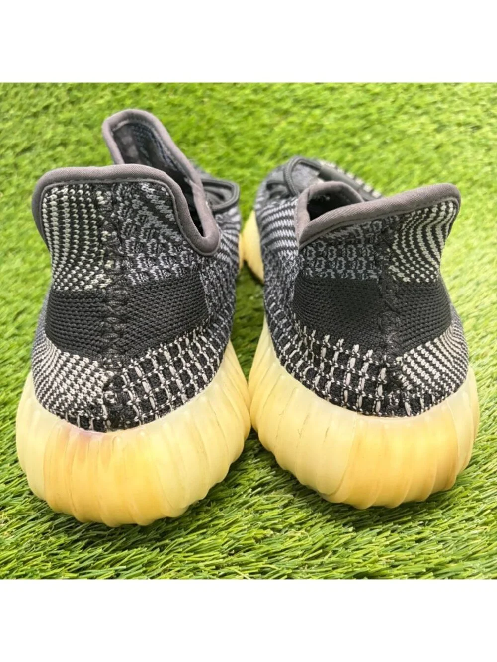 Adidas Yeezy Boost 350 V2 Carbon Mens Size 12 Bllack Running Shoes Sneakers